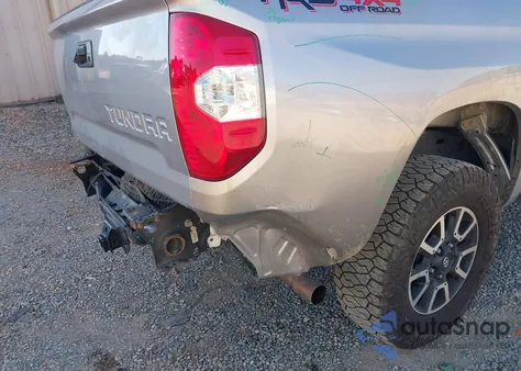 2019 Toyota Tundra Sr5 5.7L V8 z USA, uszkodzony, nr VIN 5TFDW5F16KX824818